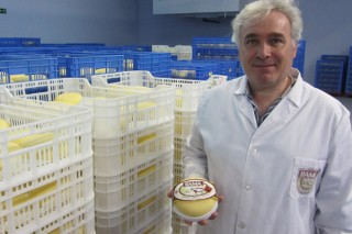 La empresa gallega Queizuar avanza en la digitalización de su quesería
