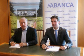 Rías Baixas firma un convenio con Abanca para cumplir los plazos de pago de la uva