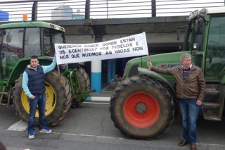 Los ganaderos ampliarán este sábado el bloqueo al Alcampo de A Coruña