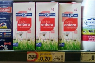 La venta de leche a 20 céntimos en un supermercado dispara el malestar