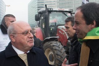 Protestas en Bruselas contra la desregulación del sector lácteo