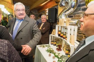 Mieles Anta celebra su 25 aniversario comenzando a exportar miel gallega a China