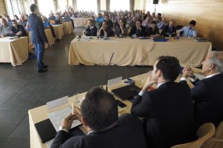 Evialis reúne a más de un centenar de ganaderos en Lugo para informar sobre nutrición, seguridad alimentaria y principales patologías del sector vacuno