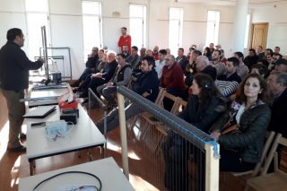 Más de 60 apicultores gallegos analizan en Trasmiras los retos del sector