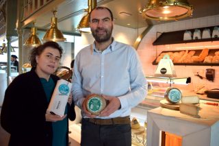 Prestes presenta su nuevo queso de cabra, el primero elaborado en Galicia  con leche de raza saanen