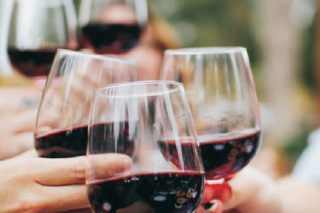 Técnicas para reducir el grado alcohólico y el pH del vino