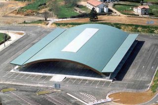 Galicia concentra los becerros en instalaciones de tratantes, Asturias mantiene el mercado de Pola