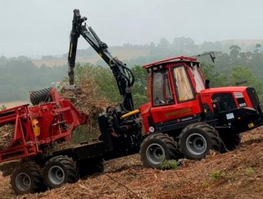 Así funcionan las 30 compactadoras forestales de Greenalia que procesan 500.000 toneladas de biomasa en Galicia