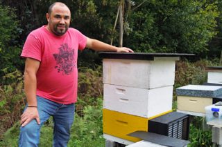 «Si no fuese por la velutina seguramente me estaría dedicando profesionalmente a la apicultura»