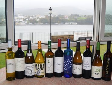 La última iniciativa promocional de los vinos de Monterrei congrega a medio centenar de profesionales de la hostelería en Ribadeo