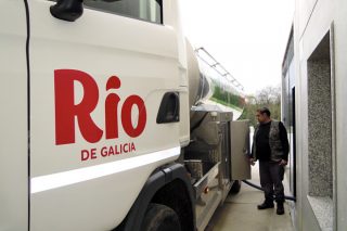 Guerra de precios de la leche entre Lence, Reny Picot y Celta