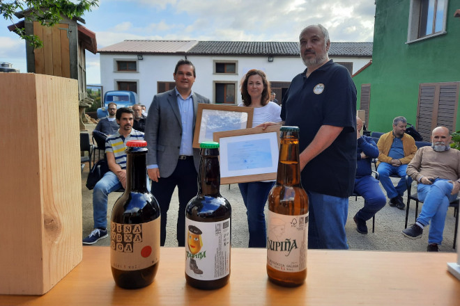 Una cerveza ecológica elaborada en Lalín, el primer producto amparado por el sello Artesanía Alimentaria de Galicia