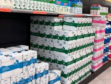 Denunciadas tres cadenas de supermercados por alineación del precio de la leche