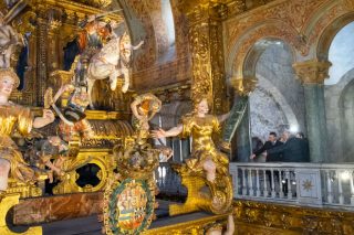 Apoyo a la restauración de la catedral de Santiago mediante el empleo de madera