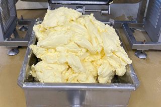 La cooperativa Pico Sacro y la quesería Queizuar buscan valorizar el suero de queso mediante la producción de mantequilla prémium
