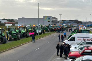 Los agricultores y ganaderos de Ourense mantienen la tractorada hasta este jueves